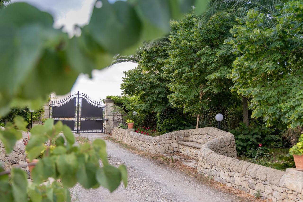 Casale Della Contea Guest House Modica Luaran gambar