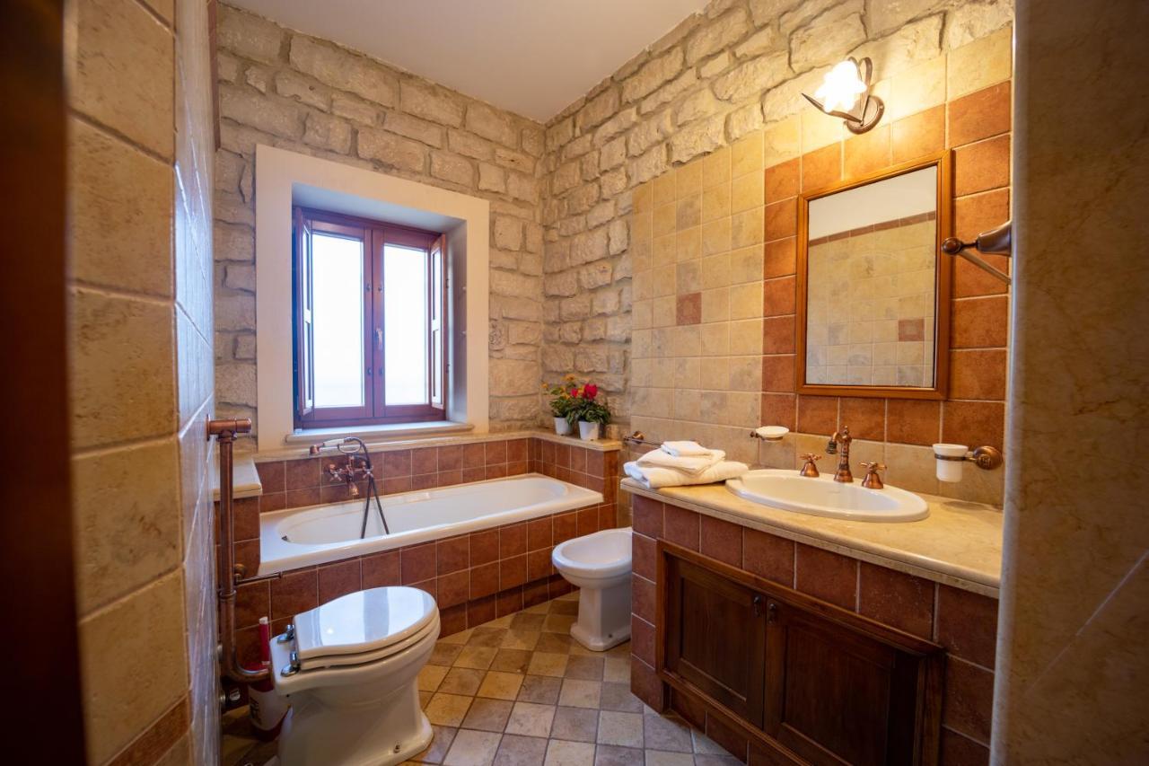 Casale Della Contea Guest House Modica Luaran gambar