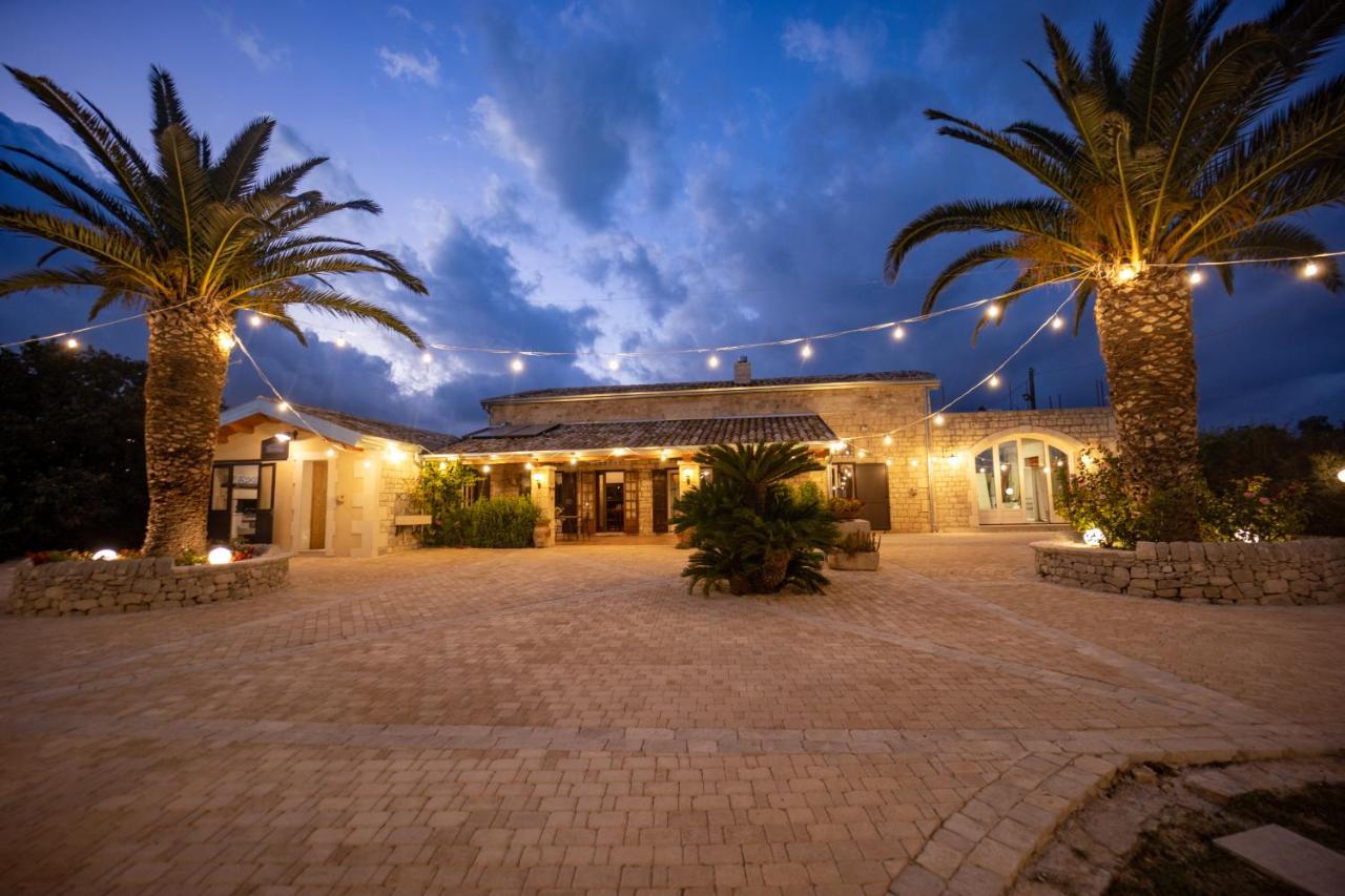 Casale Della Contea Guest House Modica Luaran gambar