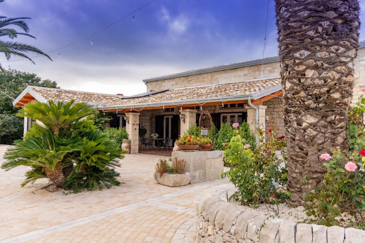 Casale Della Contea Guest House Modica Luaran gambar