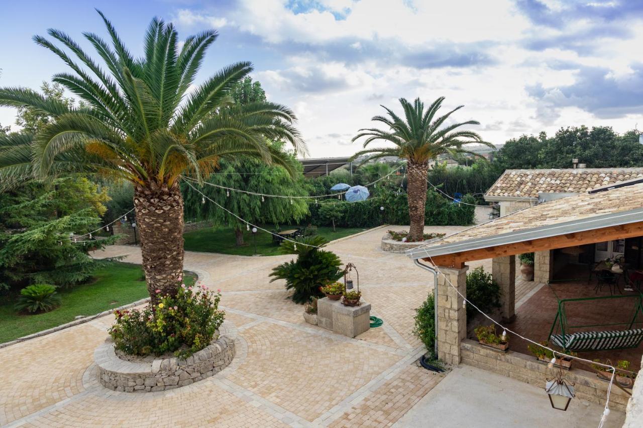 Casale Della Contea Guest House Modica Luaran gambar