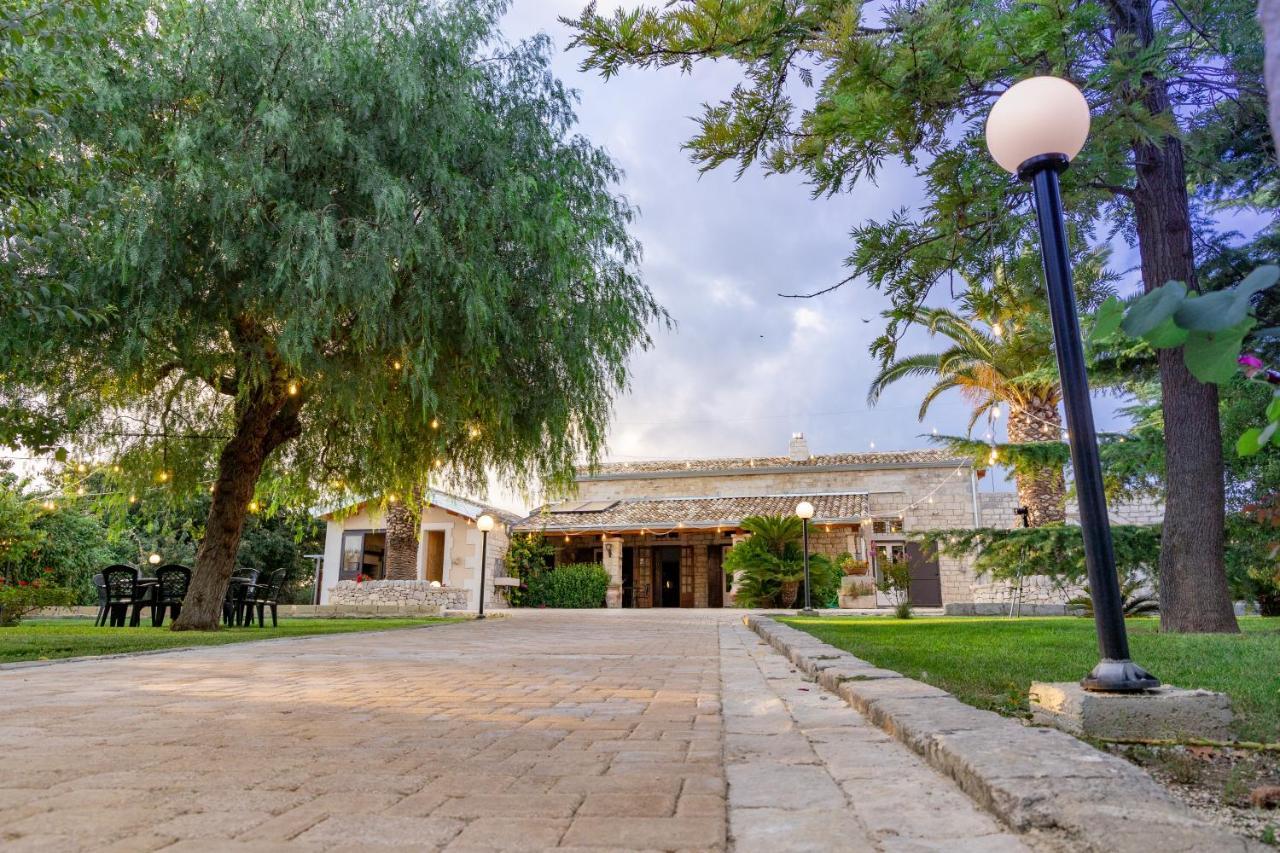 Casale Della Contea Guest House Modica Luaran gambar