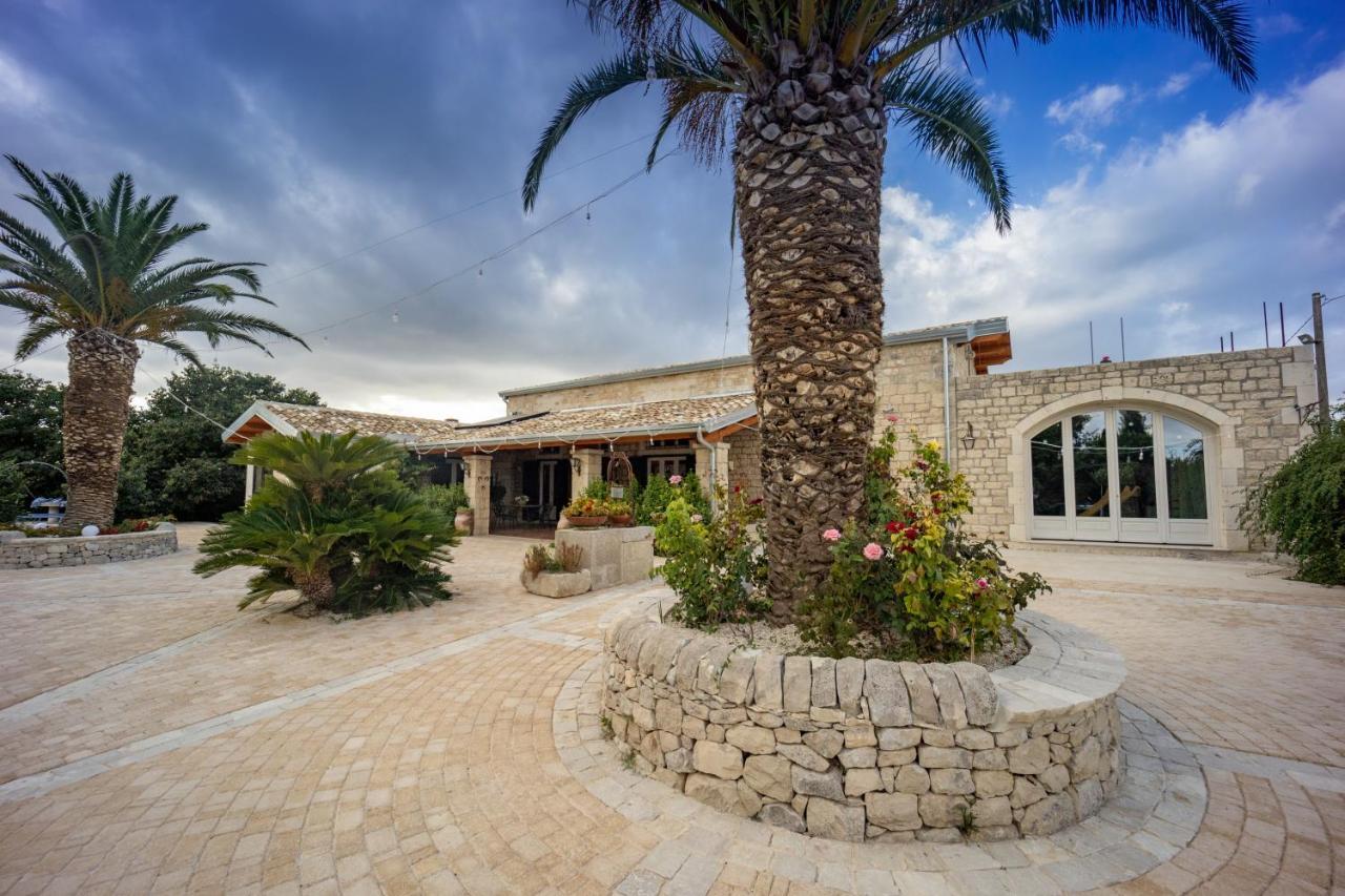 Casale Della Contea Guest House Modica Luaran gambar