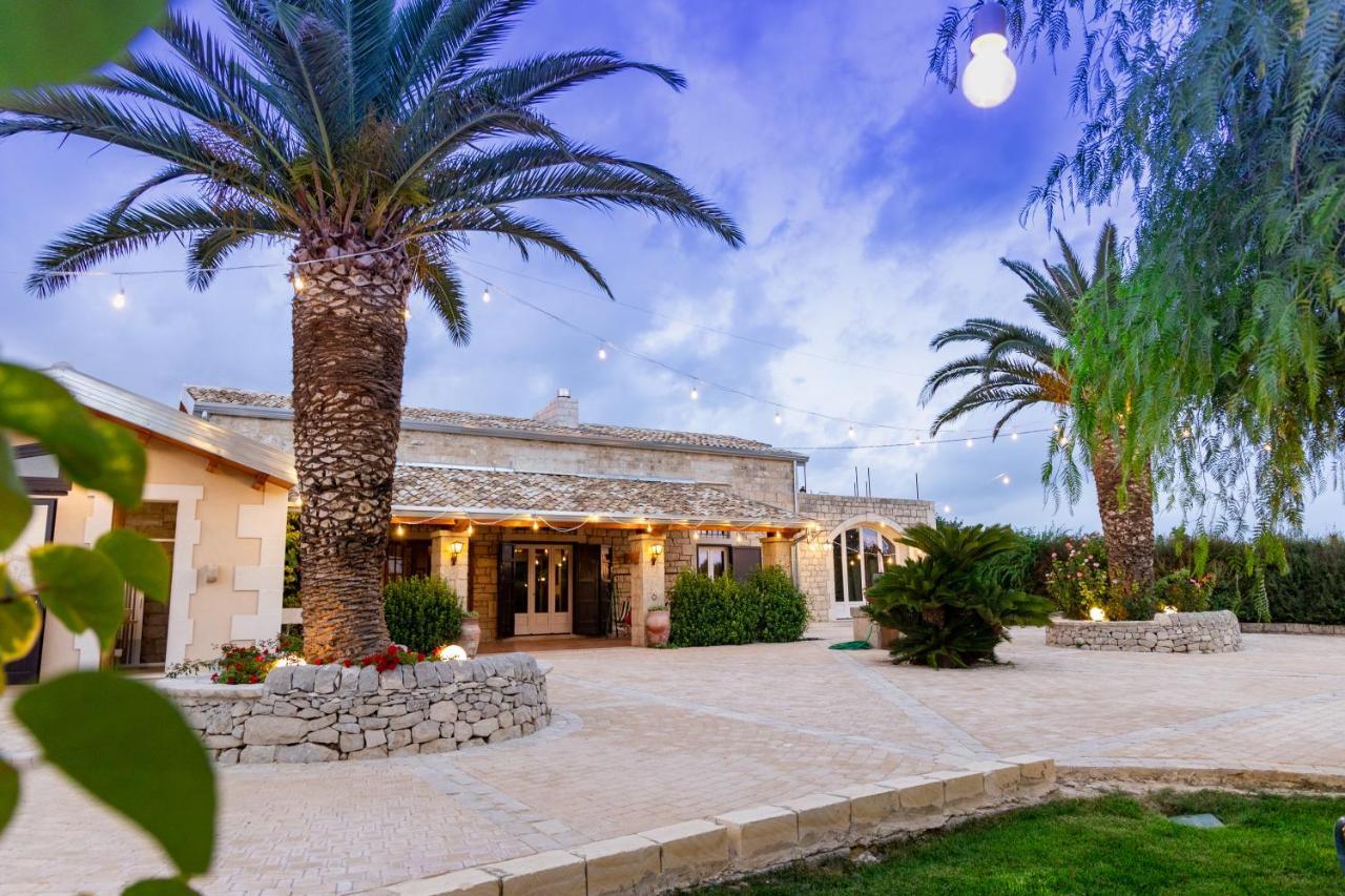 Casale Della Contea Guest House Modica Luaran gambar