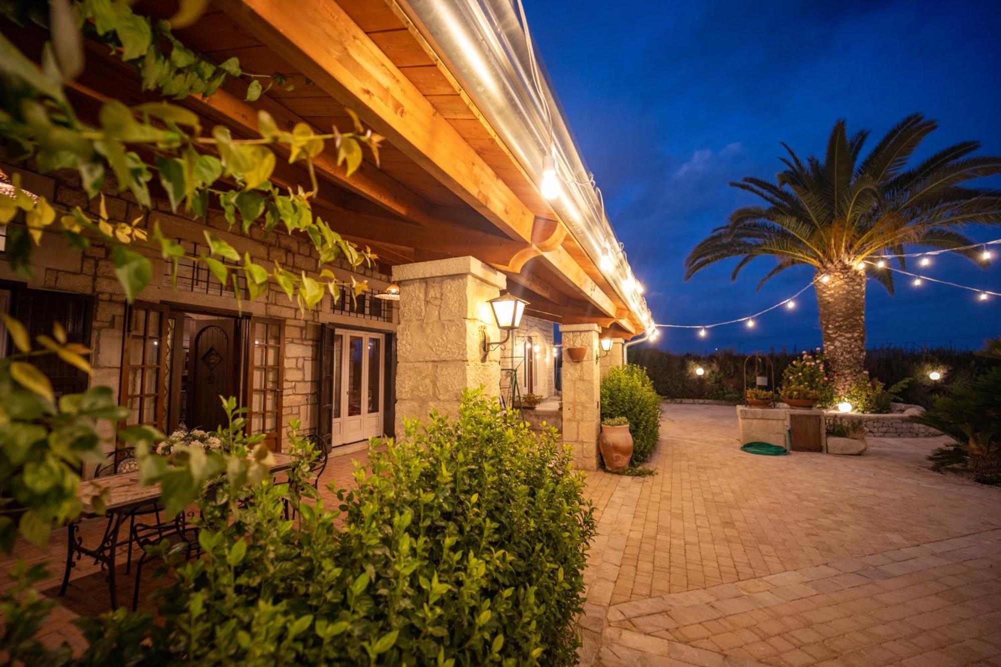 Casale Della Contea Guest House Modica Luaran gambar